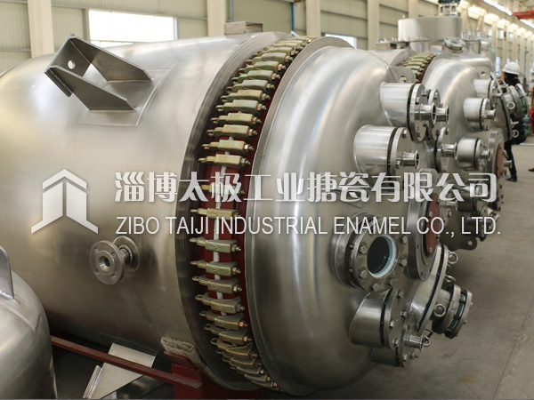 用戶選購(gòu)搪玻璃反應(yīng)釜等搪玻璃設(shè)備注意事項(xiàng)