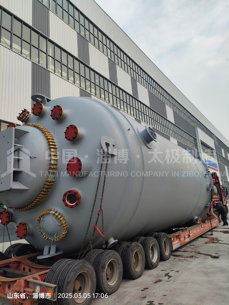 太極 8 萬(wàn)升大型搪玻璃反應(yīng)釜完成發(fā)貨 彰顯制造實(shí)力